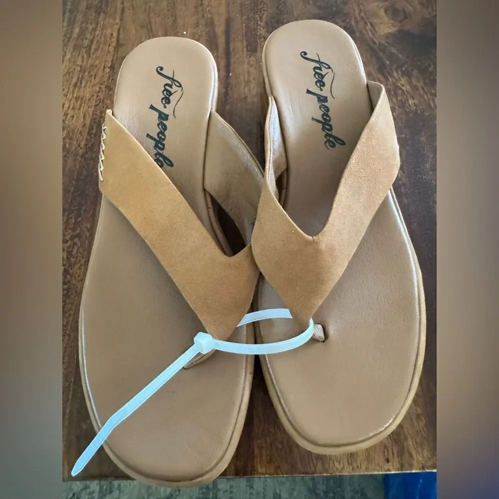 FREE PEOPLE Haven Thong Platform Sandals / Tan